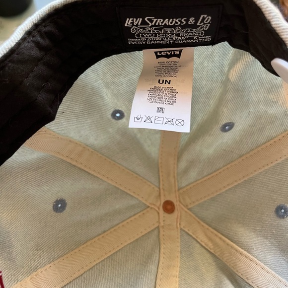 LEVI’S LIGHT WASH DENIM HAT - Picture 2 of 3